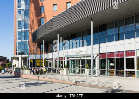 Jurys Inn hotel on Kings Waterfront, Liverpool, adjacent to the M&S Bank Arena and Albert Dock. Stock Photo