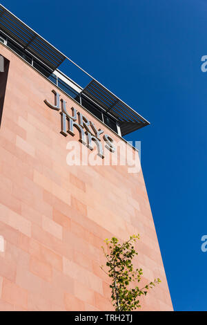 Jurys Inn hotel on Kings Waterfront, Liverpool, adjacent to the M&S Bank Arena and Albert Dock. Stock Photo