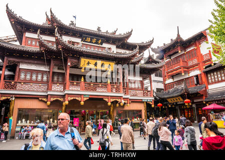 CHINA, Shanghai, 8th May 2019 - (Chenghuang Miao) city god temple shanghai tourist spot spring summer shopping area Stock Photo