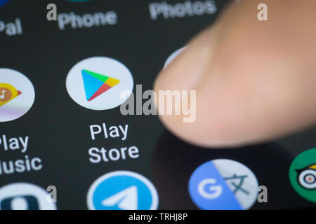 Play store logo icon on mobile phone screen Stock Photo - Alamy