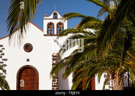 Iglesia de la Luz. Centro Histórico. Campanas de ingenio azucarero de Cuba. Pueblo Santo Domingo de Garafía. Isla La Palma. Pronvincia Santa Cruz. Isl Stock Photo