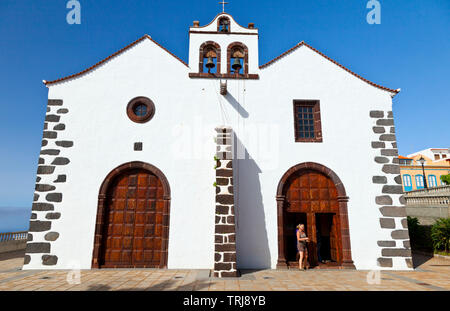 Iglesia de la Luz. Centro Histórico. Campanas de ingenio azucarero de Cuba. Pueblo Santo Domingo de Garafía. Isla La Palma. Pronvincia Santa Cruz. Isl Stock Photo