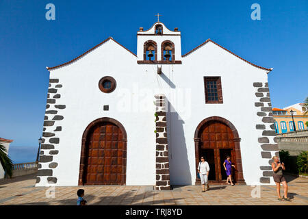 Iglesia de la Luz. Centro Histórico. Campanas de ingenio azucarero de Cuba. Pueblo Santo Domingo de Garafía. Isla La Palma. Pronvincia Santa Cruz. Isl Stock Photo