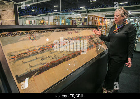 London 7 June 2019 The only known example of Frederick de Wit's monumental post- re panorama of London, previously unrecorded, in full original colour and complete with the letterpress text in Dutch and English. e panorama depicts London after the Great Fire of 1666, with several new churches being depicted for the first time, and is the earliest datable panorama to depict Sir Christopher Wren's design for St Paul's Cathedral, and the old London Bridge, asking price £200. Credit: Paul Quezada-Neiman/Alamy Live News Stock Photo