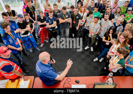 23 May 2019 - Berghem, the Netherelands. SHELL ECO-MARATHON 'CHALLENGER EVENT'. Briefing : Team leaders and drivers. Gilles the leader of the technicl Stock Photo