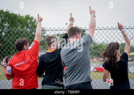 24 May 2019 Berghem, the Netherlands. SHELL ECO-MARATHON CHALLENGER EVENT - OSS -  Team Comandini -Car 312 - One lap to go: the team gives indication Stock Photo