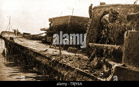 Salvaging the SMS Hindenburg (Derfflinger class) at Scapa Flow (Broken up Rosyth) - Salvage Operations in Scapa Flow. (Cox and Danks Ltd) raised 23 July 1930 - Named after Field Marshal Paul von Hindenburg Stock Photo