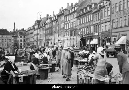 Copenhagen fish market, Denmark, probably 1940s Stock Photo