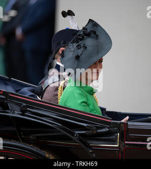 Horse Guards Parade, London, UK. 8th June 2019. Soldiers of the 1st Battalion Grenadier Guards Troop their Colour in the presence of HM The Queen at the Queen’s Birthday Parade. A Royal carriage arrives with Prince Edward and Sophie, Countess of Wessex. Credit: Malcolm Park/Alamy Live News. Stock Photo