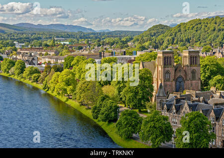 INVERNESS CITY SCOTLAND CENTRAL CITY THE RIVER NESS LOOKING TOWARDS BISHOPS ROAD AND ST ANDREWS CATHEDRAL Stock Photo