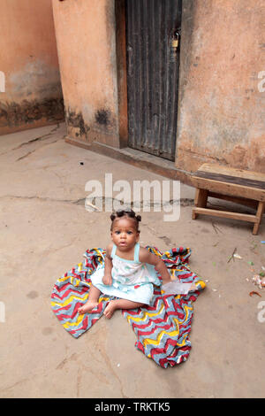 Petite fille togolaise. Lomé. Togo. Afrique de l'Ouest. Stock Photo