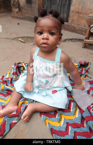 Petite fille togolaise. Lomé. Togo. Afrique de l'Ouest. Stock Photo