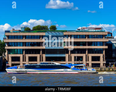 Riverscape Building London - refurbished 1980s office building on the banks of the River Thames, refurbishment architects Barr Gazetas. Thames Clipper. Stock Photo