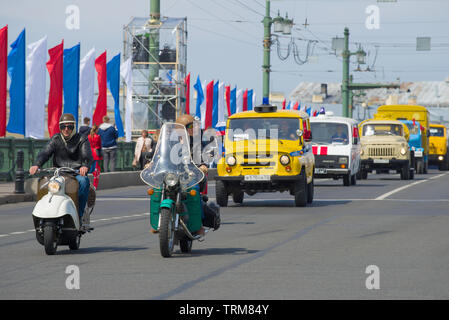 SAINT-PETERSBURG, RUSSIA - MAY 25, 2019: A column of retro transport on the Palace Bridge. Fragment of the parade of retro vehicle in honor Stock Photo