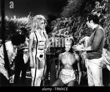 JOHN PHILLIP LAW as Pygar JANE FONDA as BARBARELLA with director ROGER VADIM 1968 on set candid filming author Jean-Claude Forest  Marianne Productions / Dino de Laurentiis Cinematografica / Paramount Pictures Stock Photo