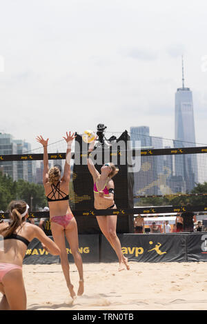Sara Hughes/Summer Ross  competing against Taylor Nyquist/Tory Paranagua with One World Trade  Center in the background during the 2019 New York City Stock Photo