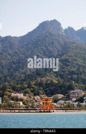 Asia, Japan, Honshu, Hiroshima prefecture, Miyajima island, floating torii gate of Itsukushima jinja, Unesco site Stock Photo