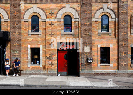 Carmelo's, 1544 Dekalb Avenue, Brooklyn, NY. exterior of a bar in the Bushwick neighborhood. Stock Photo