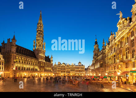 Brussels grand place brussels Hotel de ville town hall grand place at night Brussels Belgium Eu Europe Stock Photo
