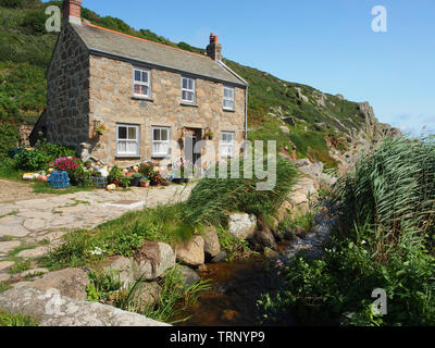 A Cottage on the quay at Penberth Cove on the Penwith Peninsula in west Cornwall, England, UK. Stock Photo