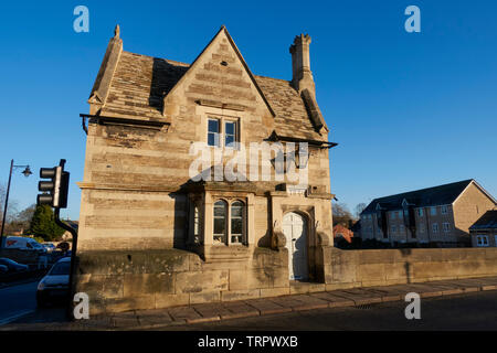 The Toll House, Stamford, Lincolnshire, UK. Built in 1849, this listed building was used for the tollgate for the bridge over the River Welland. Stock Photo