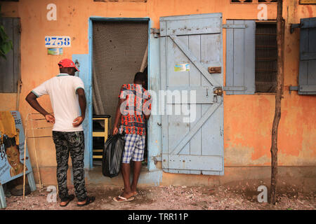 Salon de coiffure. Lomé. Togo. Afrique de l'Ouest. Stock Photo