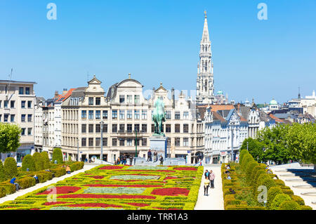 Brussels People wandering in the gardens of the Mont des Arts Kunstberg Brussels Belgium Eu Europe Stock Photo