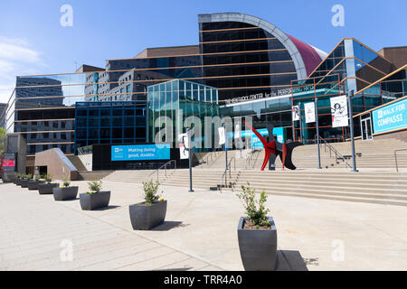Louisville Kentucky USA April - Louisville Kentucky Usa April 13 2019 The Kentucky Center For The Performing Arts In Downtown West Main Street Trr4a0 