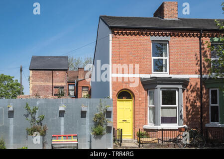 Regeneration,of,poor,housing,stock,required,street,in,Liverpool 8,Toxteth,Liverpool,Merseyside,Northern,city,England,UK,GB,Great Britain,Europe, Stock Photo