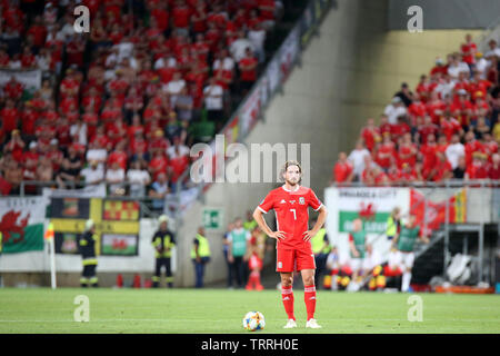 Budapest, Hungary. 11th June, 2019. Joe Allen of Wales stands and looks dejected. Hungary v Wales, UEFA Euro 2020 qualifier, group E match at the Groupama Arena in Budapest, Hungary on Tuesday 11th June 2019. this image may only be used for Editorial purposes. Editorial use only, pic by Gareth John/Andrew Orchard sports photography/Alamy Live news Credit: Andrew Orchard sports photography/Alamy Live News Stock Photo