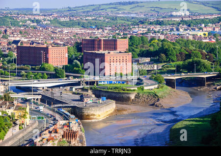 Bristol, England, UK - May 22, 2007: Traffic flows along the Brunel Way road system over the River Avon in the Ashton neighbourhood of Bristol. Stock Photo