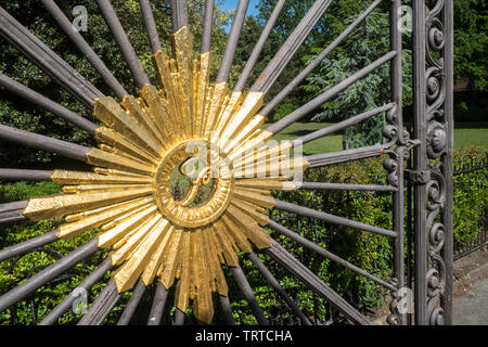 Princess Park,Princes Park,with,large,ornate,gate,entrance,Liverpool 8,Toxteth,Liverpool,Merseyside,Northern,city,England,UK,GB,Great Britain,Europe, Stock Photo