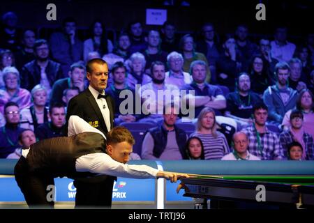 The audience watching Judd Trump from Bristol, and Ali Carter from Chelmsford playing in the finals of the Coral World Grand Prix snooker championship Stock Photo