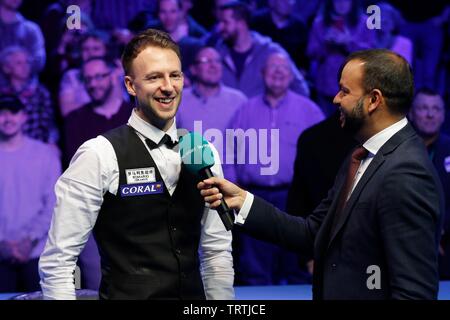 Judd Trump from Bristol, wins the finals of the Coral World Grand Prix snooker championships, beating and Ali Carter, held in The Centaur at Cheltenha Stock Photo