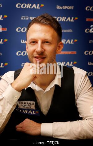 Judd Trump from Bristol, wins the finals of the Coral World Grand Prix snooker championships, beating and Ali Carter, held in The Centaur at Cheltenha Stock Photo