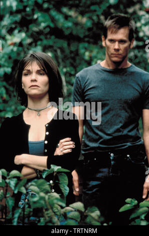 KEVIN BACON and KATHRYN ERBE in STIR OF ECHOES (1999). Copyright: Editorial use only. No merchandising or book covers. This is a publicly distributed handout. Access rights only, no license of copyright provided. Only to be reproduced in conjunction with promotion of this film. Credit: ARTISAN ENTERTAINMENT / Album Stock Photo