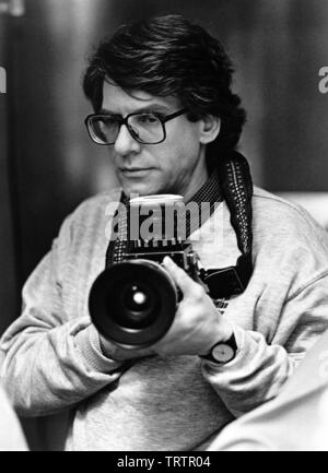 On the set, David Cronenberg / Dead Ringers / 1988 / directed by David ...