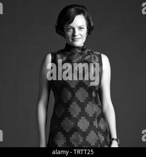 ELISABETH MOSS in MAD MEN (2007). Copyright: Editorial use only. No merchandising or book covers. This is a publicly distributed handout. Access rights only, no license of copyright provided. Only to be reproduced in conjunction with promotion of this film. Credit: AMERICAN MOVIE CLASSICS (AMC)/RADICAL MEDIA / Album Stock Photo
