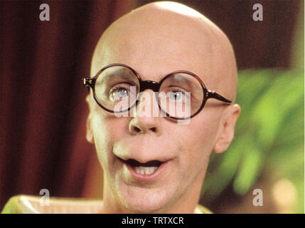 DANA CARVEY in THE MASTER OF DISGUISE (2002). Copyright: Editorial use only. No merchandising or book covers. This is a publicly distributed handout. Access rights only, no license of copyright provided. Only to be reproduced in conjunction with promotion of this film. Credit: HAPPY MADISON/OUT OF THE BLUE ENTERTAINMENT/REVOLUTION STUDI / Album Stock Photo