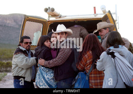 LUIS GUZMAN , CATALINA SANDINO MORENO , WILMER VALDERRAMA and ANA CLAUDIA TALANCON in FAST FOOD NATION (2006). Copyright: Editorial use only. No merchandising or book covers. This is a publicly distributed handout. Access rights only, no license of copyright provided. Only to be reproduced in conjunction with promotion of this film. Credit: RECORDED PICTURE COMPANY / LANKES, MATT / Album Stock Photo