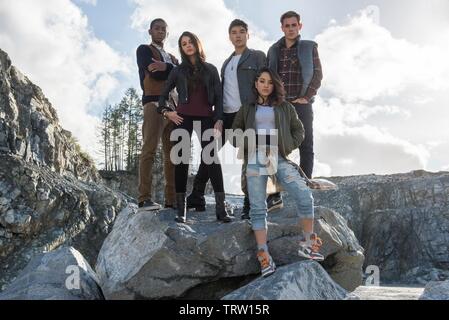 RJ CYLER , NAOMI SCOTT , LUDI LIN , DACRE MONTGOMERY and BECKY G in POWER RANGERS (2017). Copyright: Editorial use only. No merchandising or book covers. This is a publicly distributed handout. Access rights only, no license of copyright provided. Only to be reproduced in conjunction with promotion of this film. Credit: LIONSGATE/SABAN BRANDS/SABAN ENT/WALT DISNEY STUDIOS / Album Stock Photo