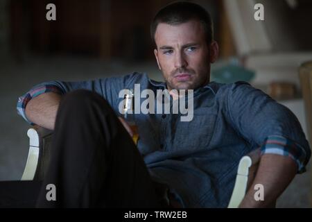 CHRIS EVANS in PLAYING IT COOL (2014). Copyright: Editorial use only. No merchandising or book covers. This is a publicly distributed handout. Access rights only, no license of copyright provided. Only to be reproduced in conjunction with promotion of this film. Credit: VOLTAGE PICTURES / Album Stock Photo