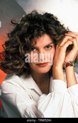 RENE RUSSO in FREEJACK (1992). Copyright: Editorial use only. No merchandising or book covers. This is a publicly distributed handout. Access rights only, no license of copyright provided. Only to be reproduced in conjunction with promotion of this film. Credit: WARNER BROS/MORGAN CREEK / Album Stock Photo