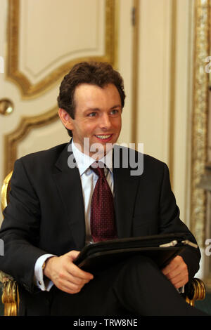 MICHAEL SHEEN in THE QUEEN (2006). Copyright: Editorial use only. No merchandising or book covers. This is a publicly distributed handout. Access rights only, no license of copyright provided. Only to be reproduced in conjunction with promotion of this film. Credit: BIM DISTRIBUZIONE/CANAL+/FRANCE 3 CINEMA / Album Stock Photo