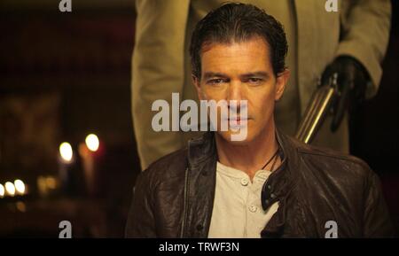 ANTONIO BANDERAS in THICK AS THIEVES (2009). Copyright: Editorial use only. No merchandising or book covers. This is a publicly distributed handout. Access rights only, no license of copyright provided. Only to be reproduced in conjunction with promotion of this film. Credit: MILLENNIUM FILMS / Album Stock Photo