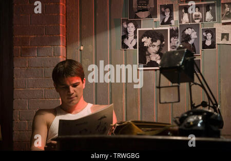 JOSH HARTNETT in THE BLACK DAHLIA (2006). Copyright: Editorial use only. No merchandising or book covers. This is a publicly distributed handout. Access rights only, no license of copyright provided. Only to be reproduced in conjunction with promotion of this film. Credit: UNIVERSAL PICTURES / KONOW, ROLF / Album Stock Photo