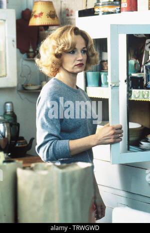 ELLEN BARKIN in THIS BOY'S LIFE (1993). Copyright: Editorial use only. No merchandising or book covers. This is a publicly distributed handout. Access rights only, no license of copyright provided. Only to be reproduced in conjunction with promotion of this film. Credit: REGENCY/ODYSSEY CO. II / Album Stock Photo