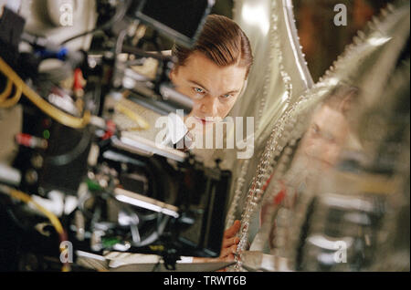 LEONARDO DICAPRIO in THE AVIATOR (2004). Copyright: Editorial use only. No merchandising or book covers. This is a publicly distributed handout. Access rights only, no license of copyright provided. Only to be reproduced in conjunction with promotion of this film. Credit: MIRAMAX FILMS / Album Stock Photo