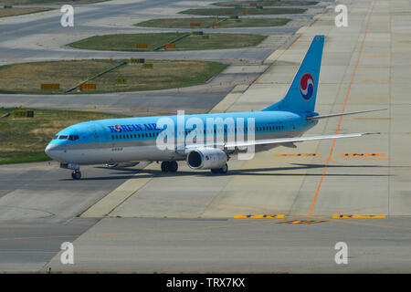 Boeing 737 900 hi-res stock photography and images - Alamy