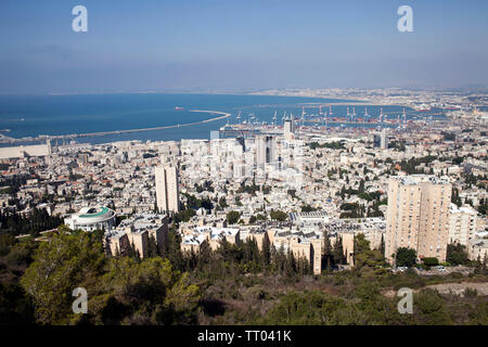 Israel: Haifa. Overview of the city and the harbour from the Terraces of the Bahá'í Faith (or Hanging Gardens of Haifa) on Mount Carmel Stock Photo